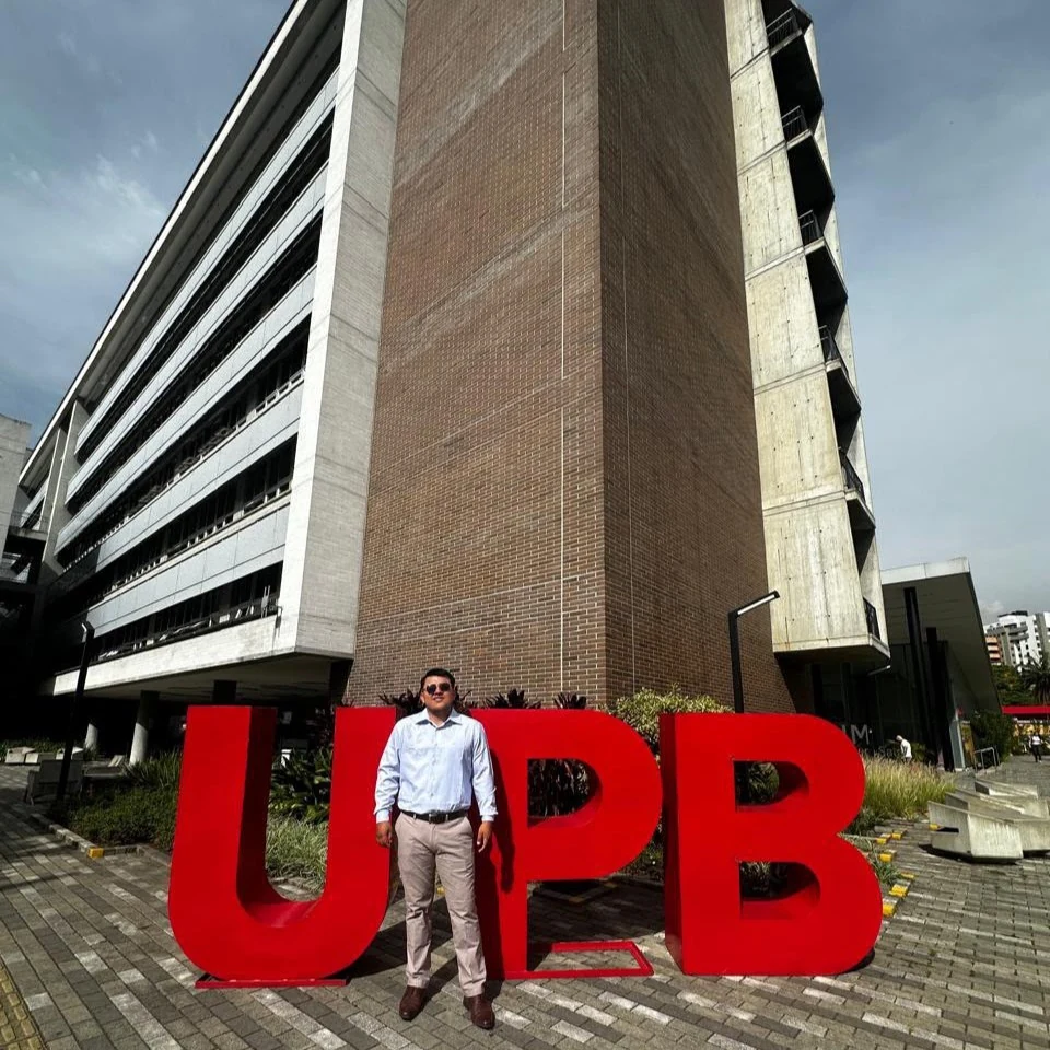 Arnold Boza durante la misión académica en la Universidad Pontificia Bolivariana